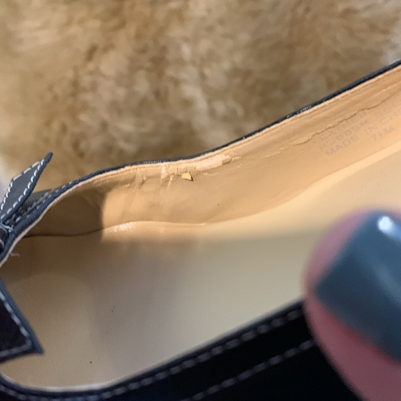 Aerosoles black leather almond toed pumps. Size 7 1/2 M. - Picture 10 of 11